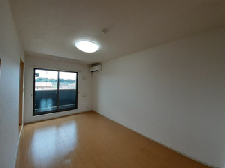 【居間・リビング】 | エムズ　サニーガーデンⅤ | リビングです