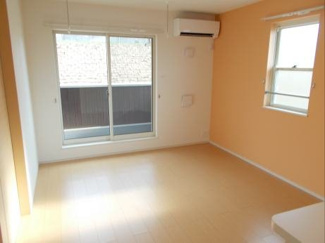 【居間・リビング】 | ベリーヒルズＢ | こちらの居間で趣味の時間をお楽しみください