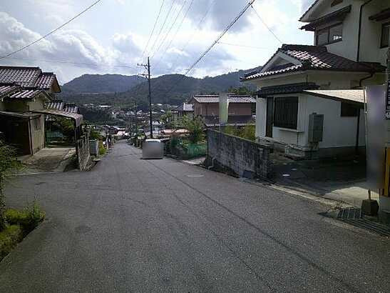 【前面道路含む現地写真】