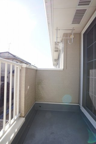 メゾン・アルモニーＢ棟のバルコニー|開放的で明るい空間を演出してくれるバルコニーです