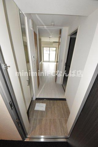 シーズンフラッツ靭本町の玄関