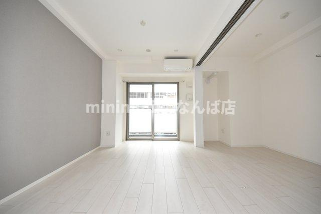 シーズンフラッツ靭本町の居間・リビング