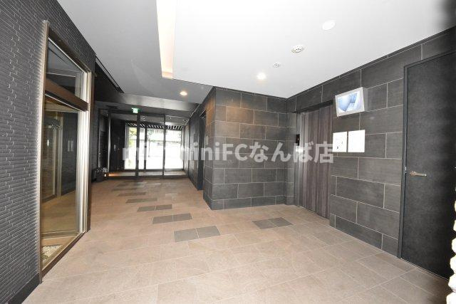 シーズンフラッツ靭本町のエントランス