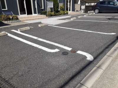 【駐車場】 | グランソレイユ楠葉 | 車をお持ちの方に嬉しい駐車場付きの物件です
