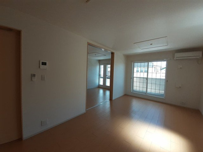 【居間・リビング】 | グランソレイユ楠葉 | 使いやすい居間です