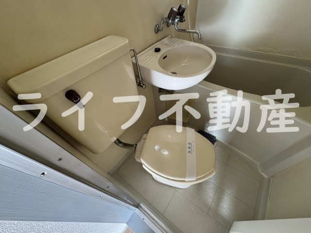 マンションプレザントのトイレ|ゆったりとした空間のトイレです