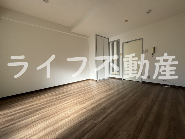 マンションプレザントの居間・リビング|ゆったりとしたリビングです
