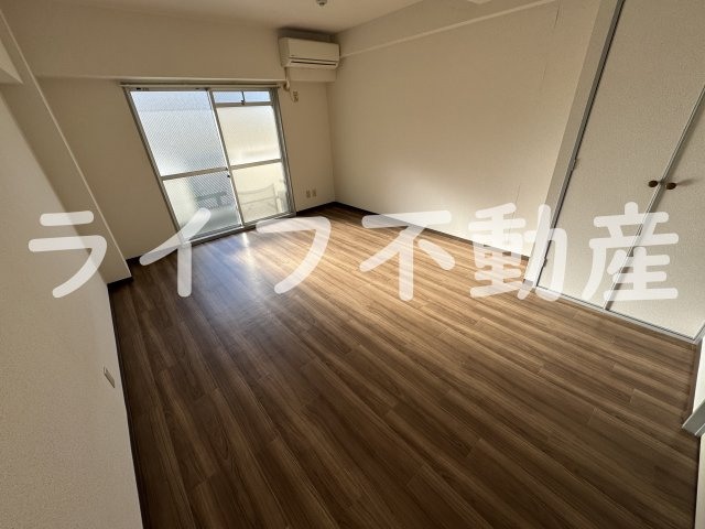 マンションプレザントの洋室|ゆったりした洋室です