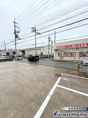 【駐車場】 | (有)ウエモリ事務所付倉庫