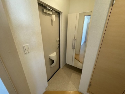 【玄関】 | ファミールキンダⅡ | 明るい玄関です