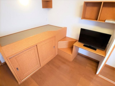 【その他】 | レオパレス紀北なかじま | 備付ベット完備　大型収納付き