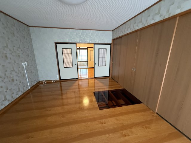 10/15新規　戸建　高山市左京町　1300万の洋室