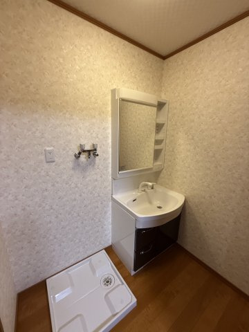 10/15新規　戸建　高山市左京町　1300万の洗面所