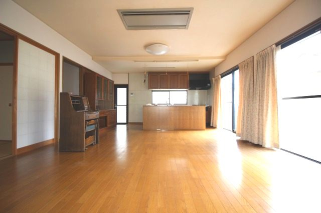 九反田貸家の居間・リビング|使いやすい居間です