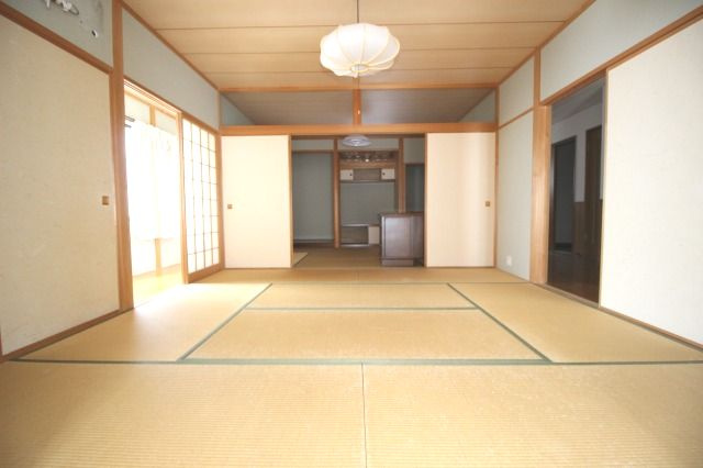 九反田貸家の和室|柔らかい畳が心地よい和室