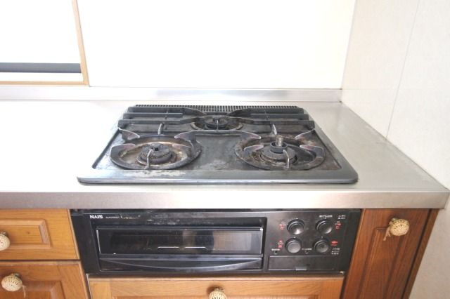 九反田貸家のキッチン|コンパクトなキッチンで掃除もラクラク