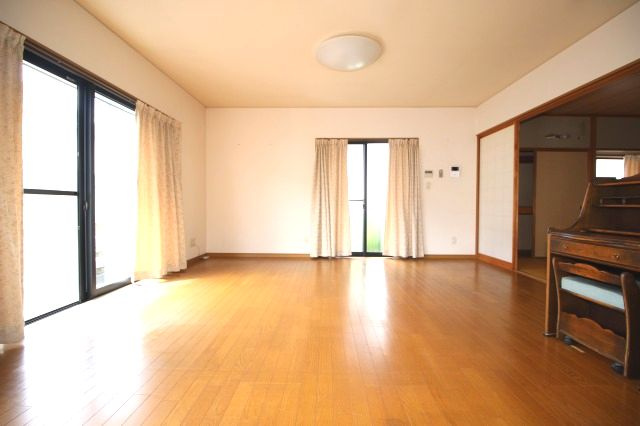 九反田貸家の居間・リビング|使いやすい居間です