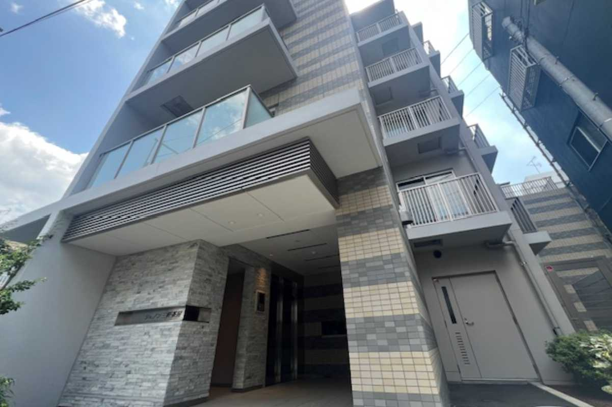 シェノン三軒茶屋　築浅　独立洗面台　ウォークインクローゼットのエントランス