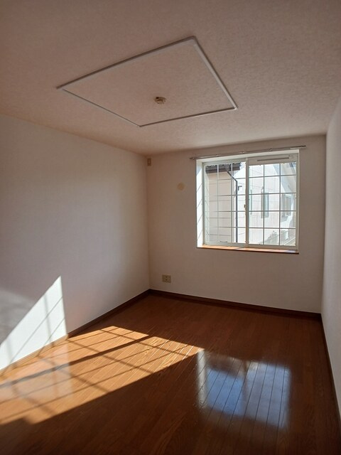 シャルマンヒルズの居間・リビング