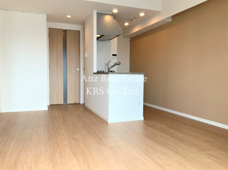 【居間・リビング】 | パンセ新町 | 落ち着いた色のオシャレな10.5帖のLDKです！