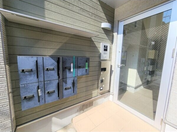 ハーモニーテラス清水丘のエントランス