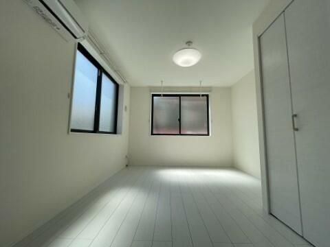 アンドベースの洋室