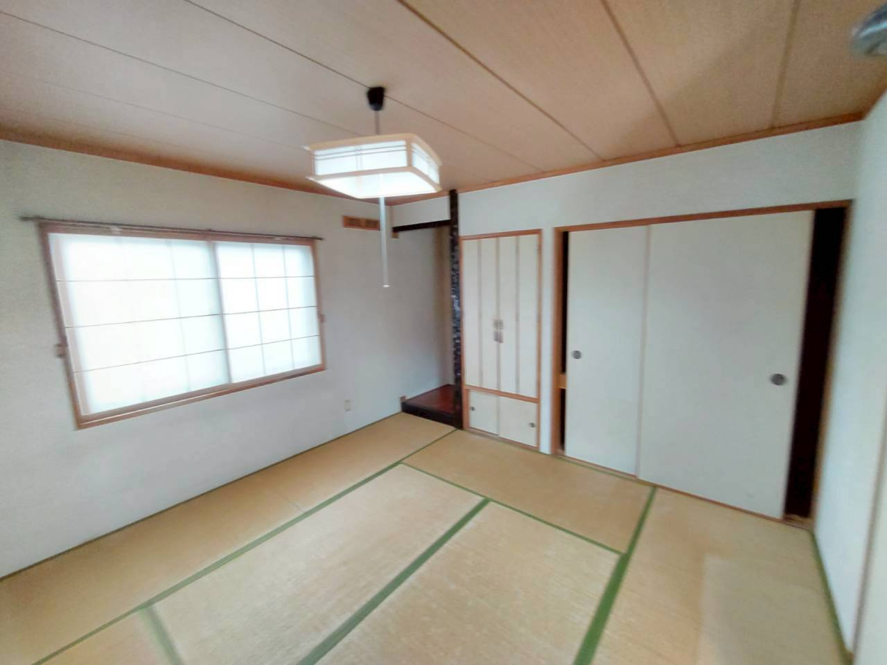 芦野3丁目中古住宅の和室|1階和室8帖