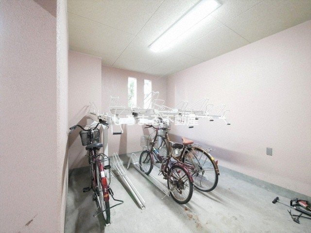 シャルマンフジ大阪城南の駐車場