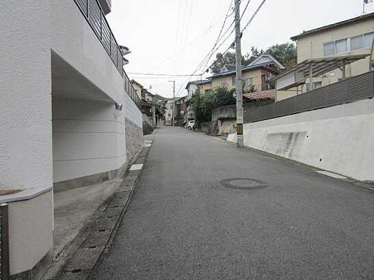 【前面道路含む現地写真】