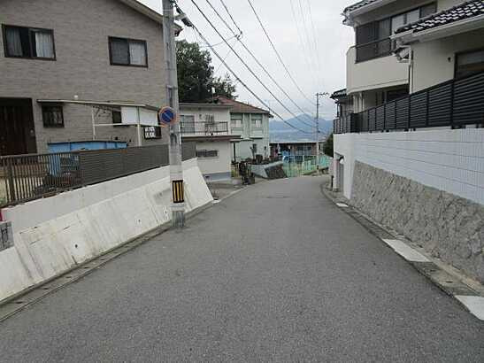 【前面道路含む現地写真】