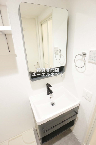 【独立洗面台】 | セレニテ江坂グランデ | 清潔感ある独立洗面台で毎日気持ちよく♪