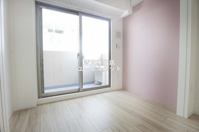 【寝室】 | セレニテ江坂グランデ | 明るく開放感のある居室で、自分だけのくつろぎ空間を。