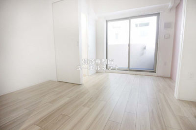 【居間・リビング】 | セレニテ江坂グランデ | ゆったりとくつろげる、落ち着きのある居室空間です