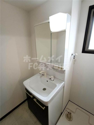 【洗面所】 | アヴァンツァーレ弁天 | スペースが確保できる洗面所です