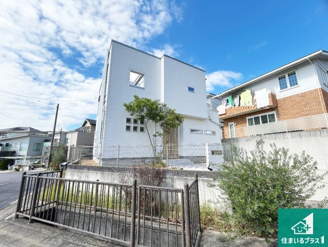 宝塚市山手台東　中古一戸建て