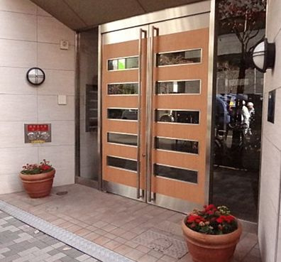 【エントランス】 | 茅場町アヴィニヨン | 毎日通るエントランスはこのようになっています