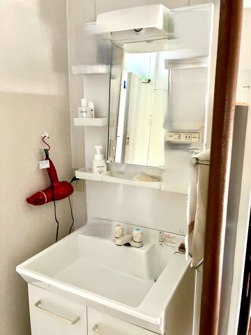 丸亀市飯山町東坂元　飯野山が見えるリフォーム平屋の独立洗面台