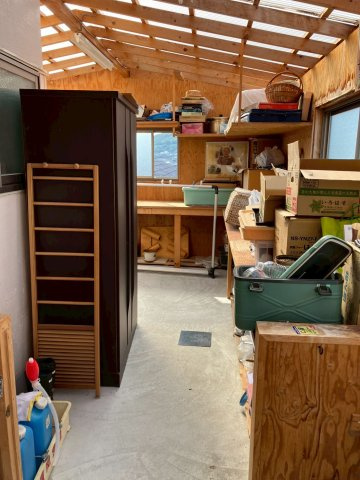 丸亀市飯山町東坂元　飯野山が見えるリフォーム平屋のその他|勝手口から出入り可能な納屋・物置きです。