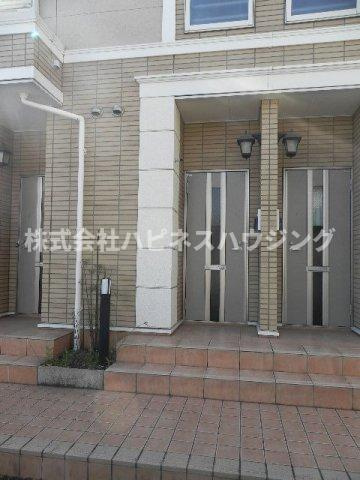 ロックガーデン森Ｂのエントランス|ゆとりのあるエントランスです