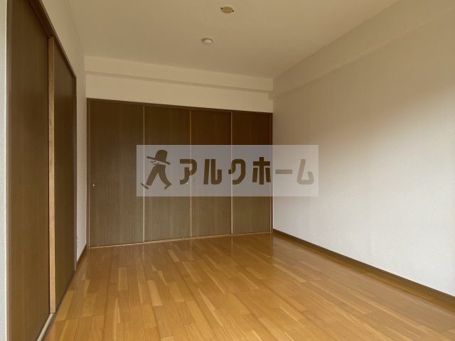 フローラルマンションの洋室