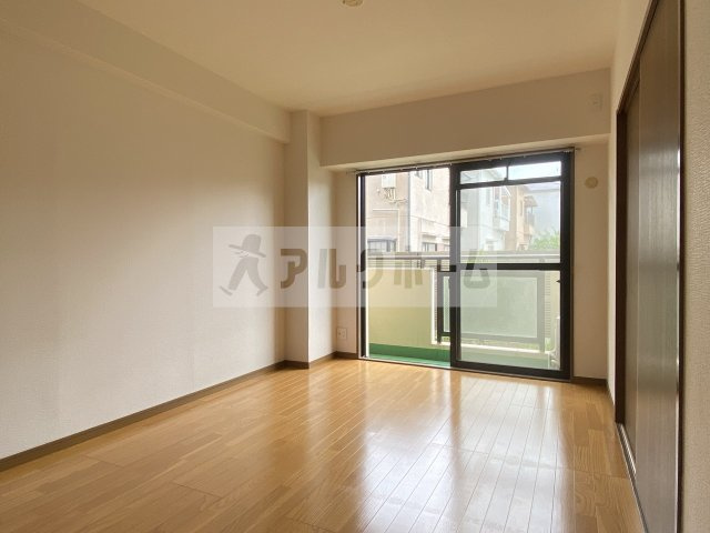 フローラルマンションの洋室