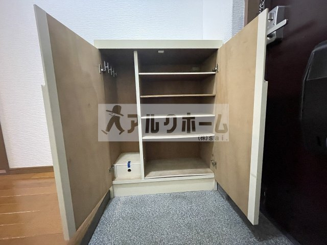 フローラルマンションの玄関