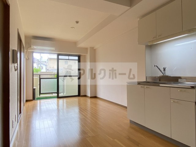 フローラルマンションの居間・リビング