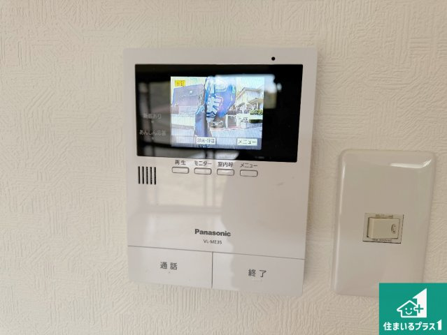 川西市けやき坂　中古一戸建ての防犯設備|カラーモニターインターホン！声だけでなく来訪者の姿や顔がモニターで確認できるので、小さなお子様がいらっしゃるご家庭でも安心できます！