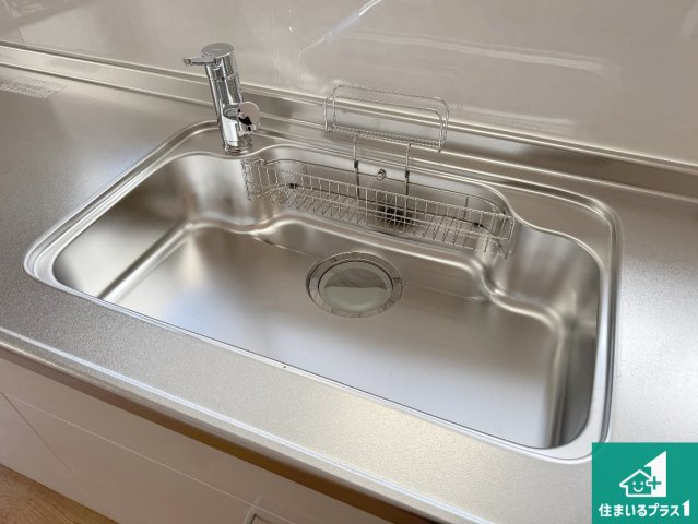 川西市けやき坂　中古一戸建ての設備|広々としたシンクで食器洗いも楽々！