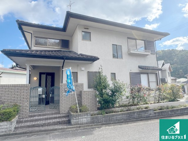 川西市けやき坂　中古一戸建ての外観|周辺は落ち着いた街並みの住宅地！子育てがしやすい住環境です！気になることがありましたら、お気軽にお問い合わせください！
