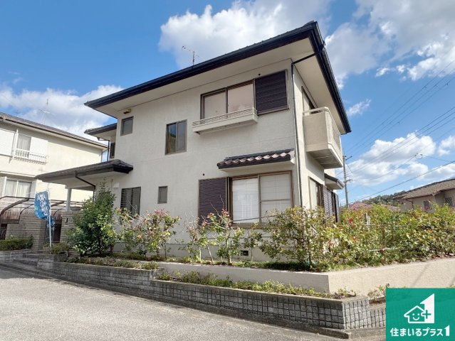 川西市けやき坂　中古一戸建ての外観|周辺は落ち着いた街並みの住宅地！子育てがしやすい住環境です！気になることがありましたら、お気軽にお問い合わせください！