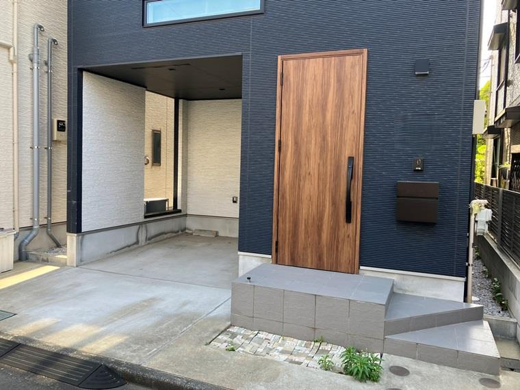 今井西町戸建のエントランス