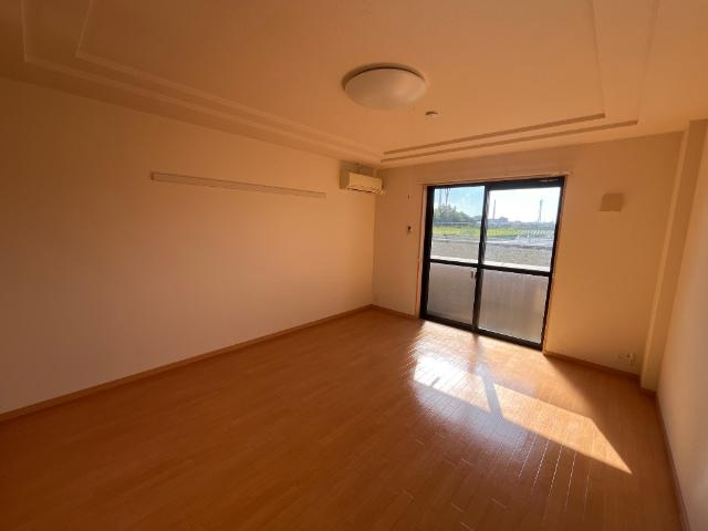 アイランドの内装|洋室