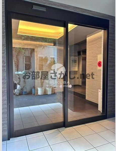 ルミークアン千駄木【ペットOKの28㎡超の1R×文京区】のエントランス